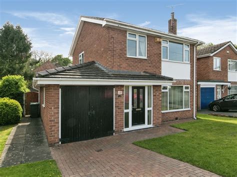 HOUSE FOR SALE IN WOODRIDGE MAIN AVENUE .